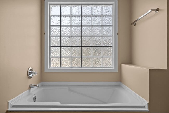 Building Photo - Charming Duplex in Dunn