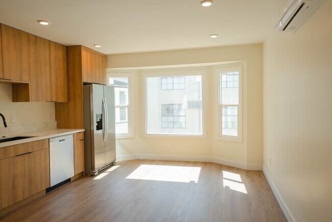 Building Photo - 1036 Westmoreland Ave