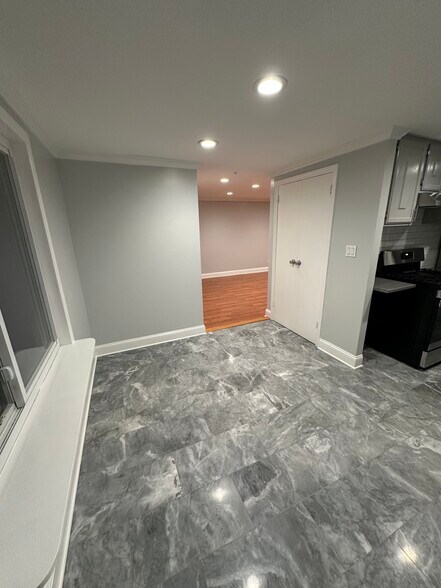 Building Photo - 287 Sagamore Hills Dr