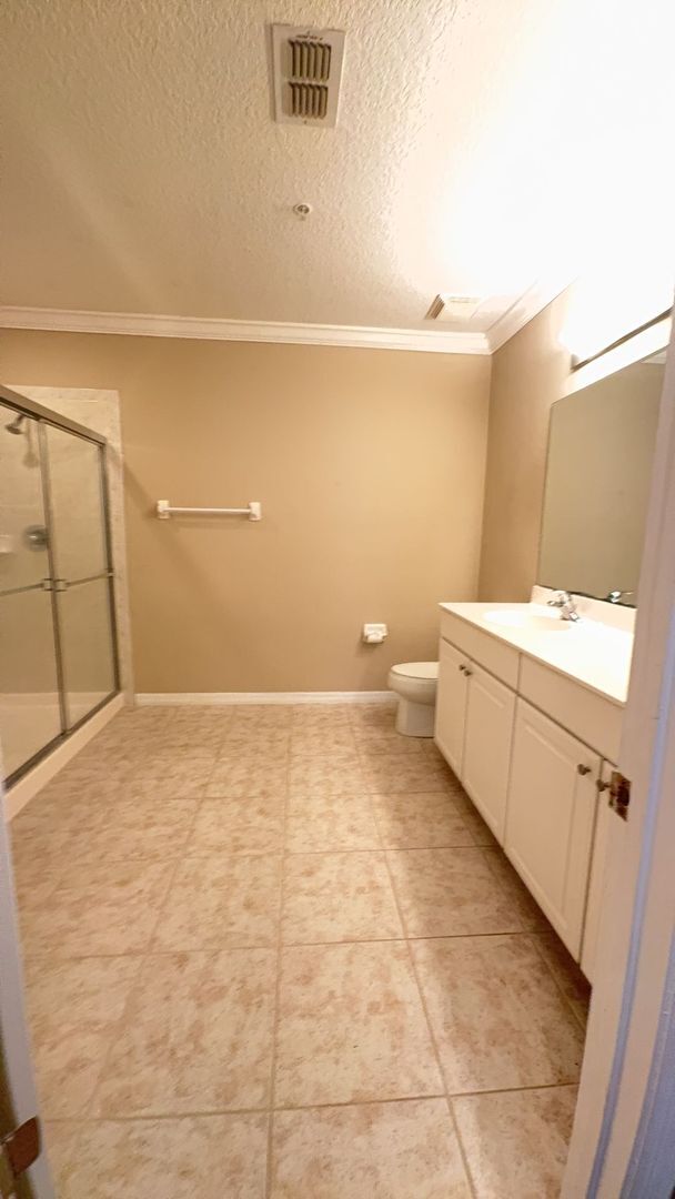 Building Photo - Adorable 2-bedroom, 2-bathroom 1st floor c...