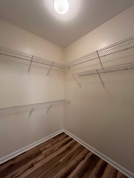 Building Photo - 616 Marshtree Ln