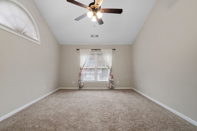 Building Photo - Spacious 4-Bedroom Two-Story Home in Dunwo...