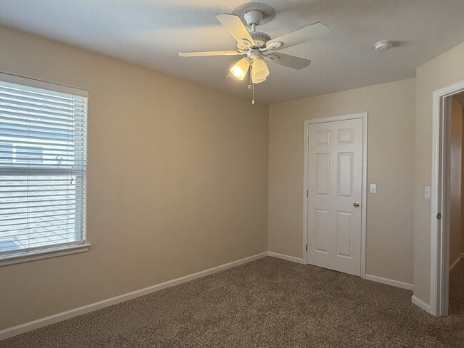 Building Photo - Lakeside 3 Bed/2.5 Bath Townhome in Gateway Community! Quiet, Scenic Living in The Heart Of Denver!