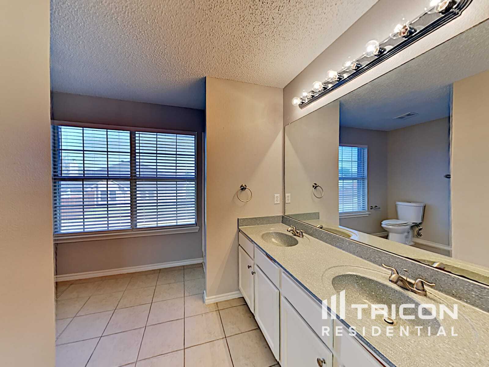 Building Photo - 1052 Shadywood Dr