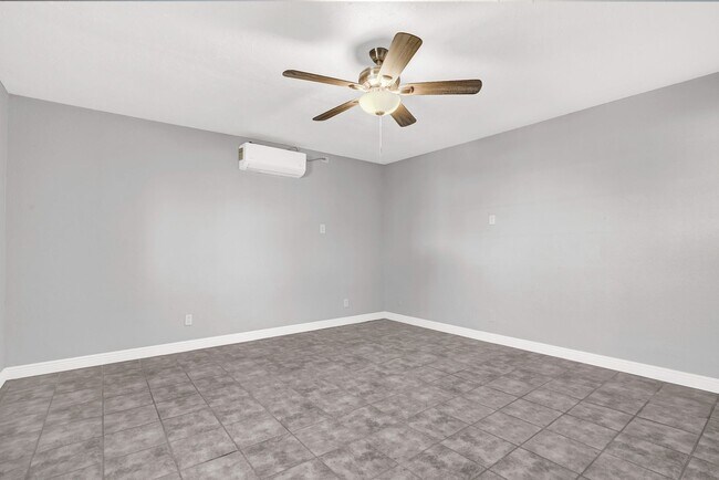 Building Photo - Central 1 Bedroom 1 Bath
