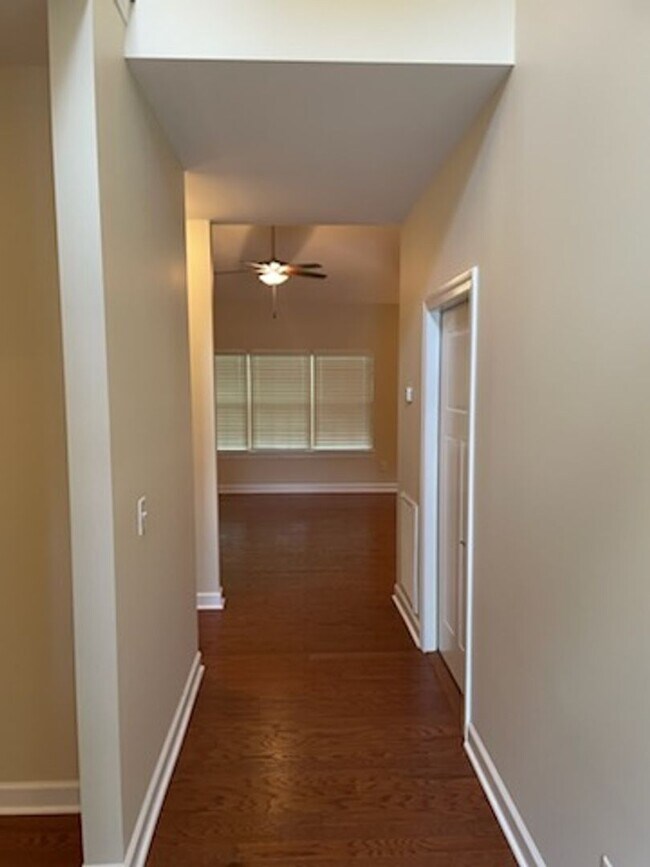Building Photo - GORGEOUS TOWNHOME