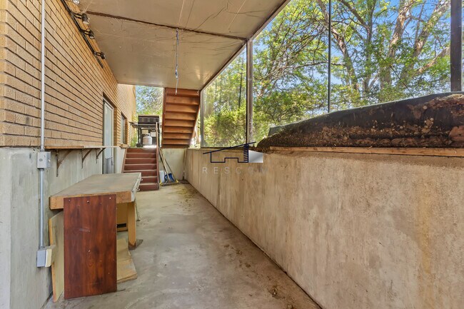 Building Photo - 1014 7th St