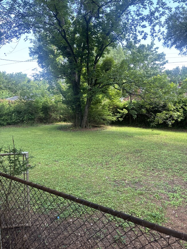Building Photo - 2144 St Elmo Ave