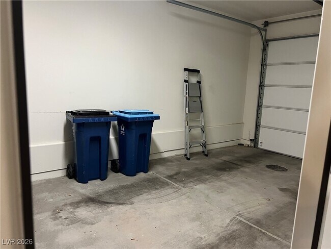 Building Photo - 2741 Crystal Blue St