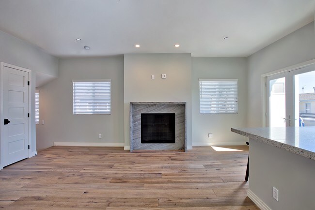 Building Photo - 309 34th St