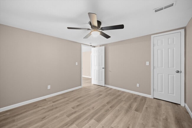 Building Photo - 18 Manor Dr