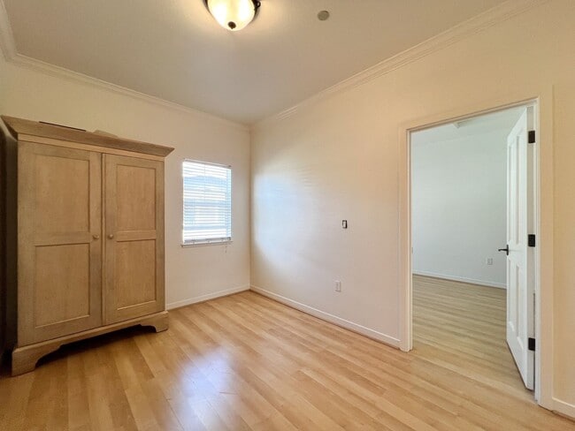 Building Photo - Napa Condo with Double Garage & Private Patios