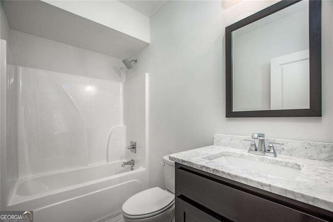 Building Photo - 338 7th St NE