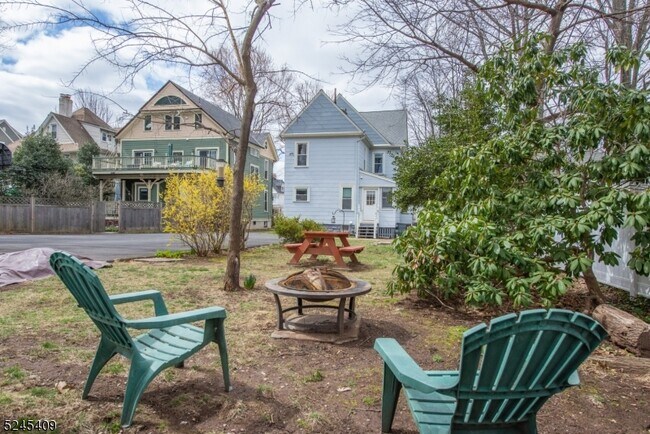 Building Photo - 121 Midland Ave