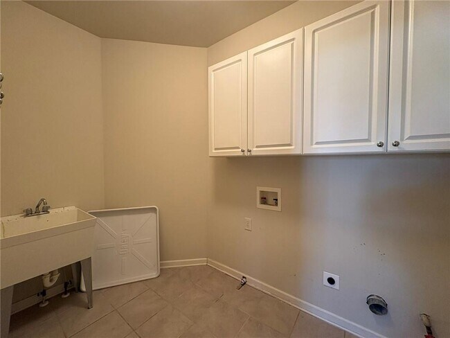 Building Photo - 5930 Abbotts Run Tr