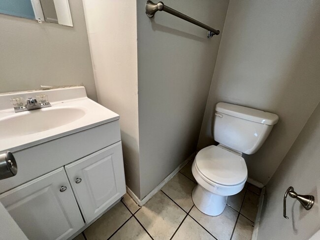 Building Photo - 3 bedroom Townhome in Portsmouth