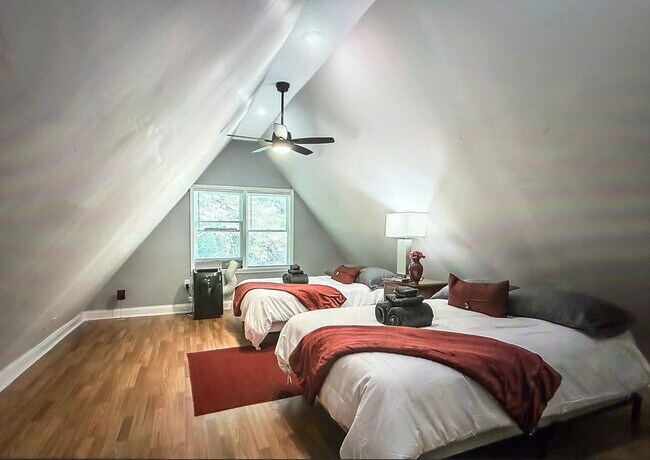 Building Photo - Charming 4BR House in Atlanta