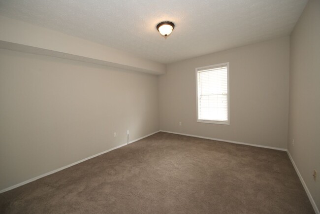 Building Photo - Renovated 2/1 Condo in Sandy Springs w/ Po...