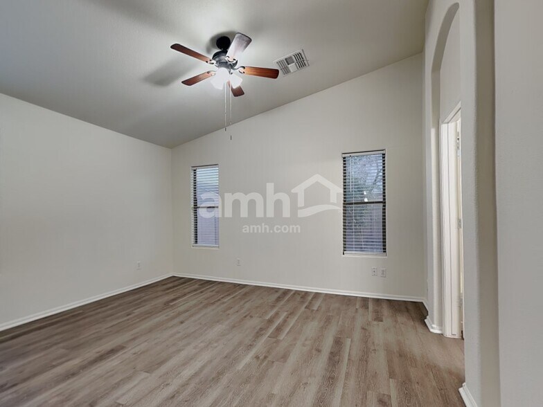 Building Photo - 12613 W Reade Ave