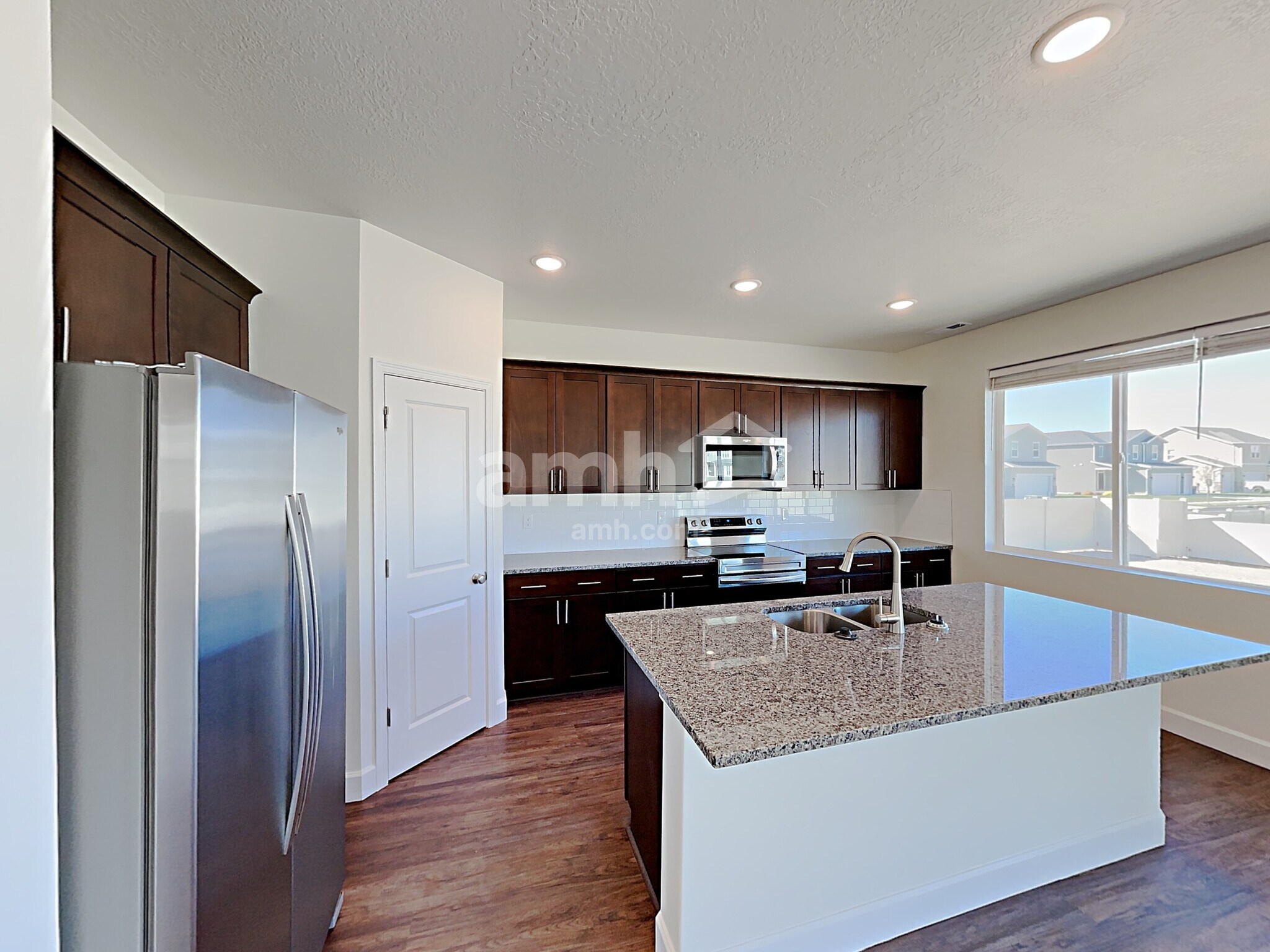 Building Photo - 291 N Gibbons Ln