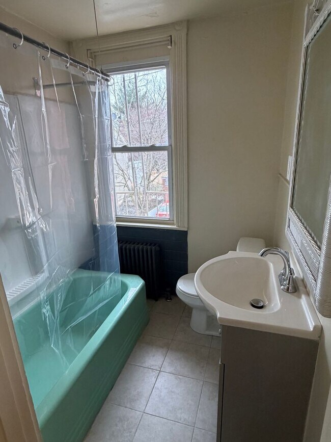 Building Photo - 121 Laurel St