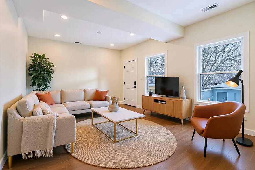 Building Photo - 4019 N Tripp Ave