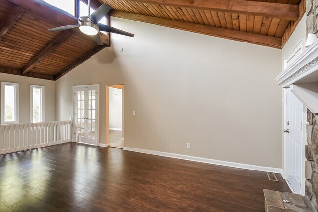 Building Photo - 185 Castleair Ct NE