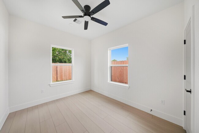 Building Photo - 4314 Stassen St