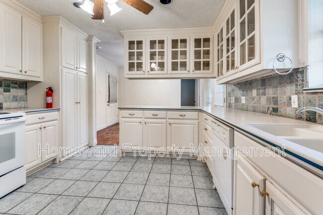 Building Photo - 204 Gerrish St