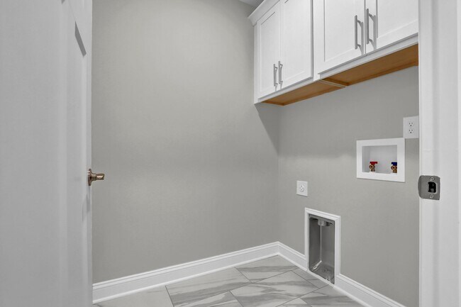 Building Photo - 4 bedroom, 3.5 bath Hampstead home in Sanc...