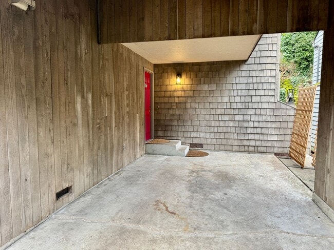 Building Photo - AK Duplex