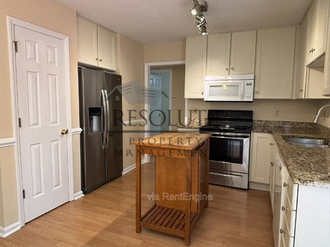 Building Photo - 4632 Timberhurst Dr