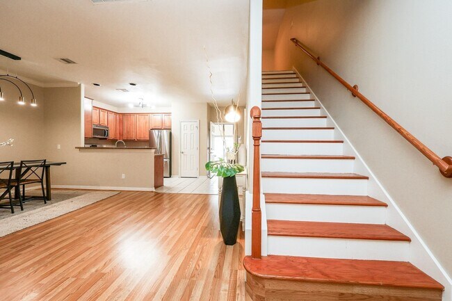 Building Photo - 2865 Westhollow Dr