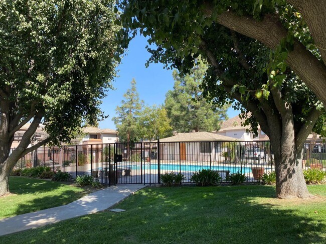 Building Photo - One Bedroom Apartment near UCR