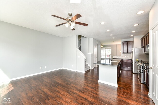 Building Photo - 9050 Mercer Dr