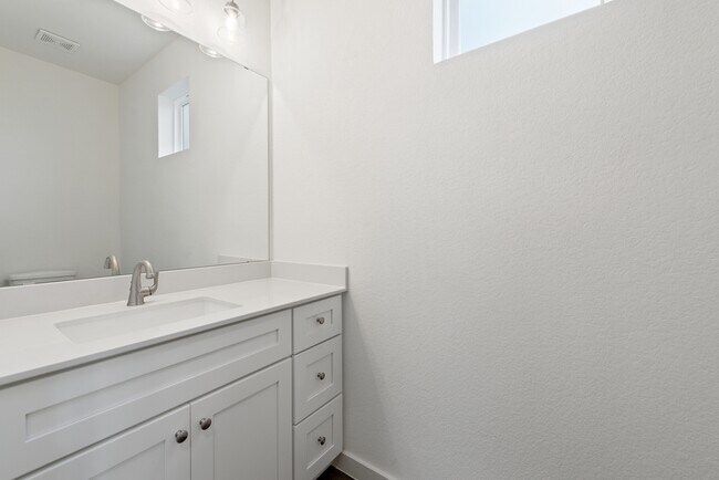 Building Photo - 1226 Elm Ct