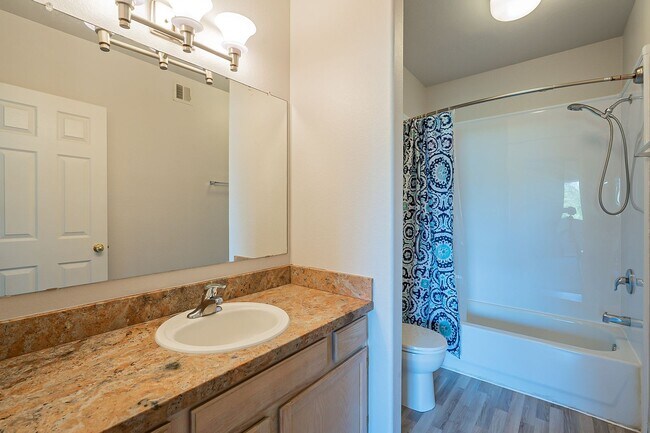 Building Photo - Move In Ready! Two Bedrooms - Tuscany Villas