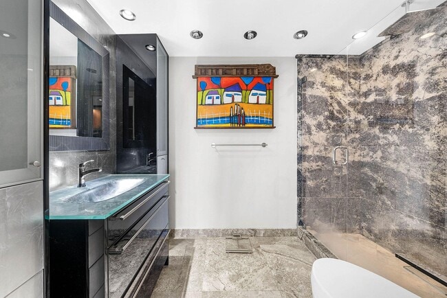 Building Photo - 2066 N Ocean Blvd