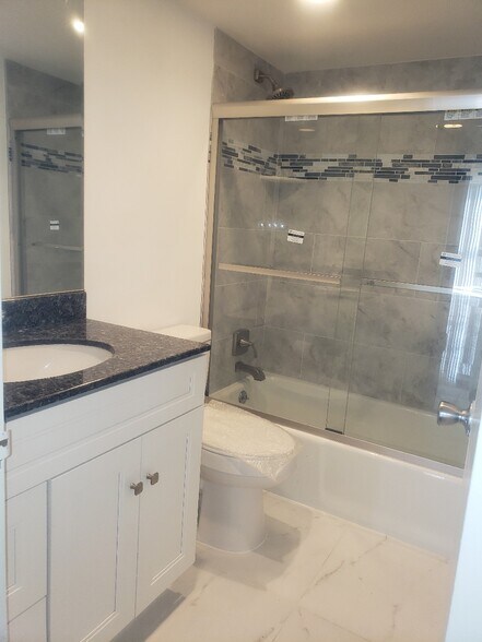 Building Photo - 3901 S Ocean Dr