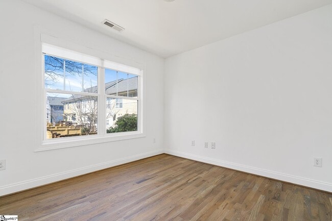 Building Photo - 309 Echols St