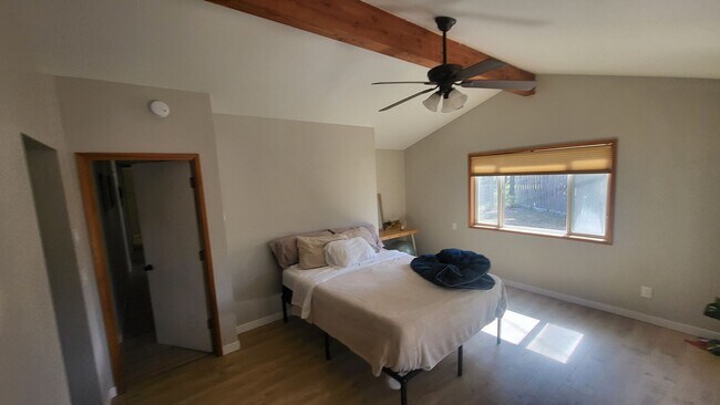 Building Photo - 4 bedroom 3 bath horse property- 6 acres i...