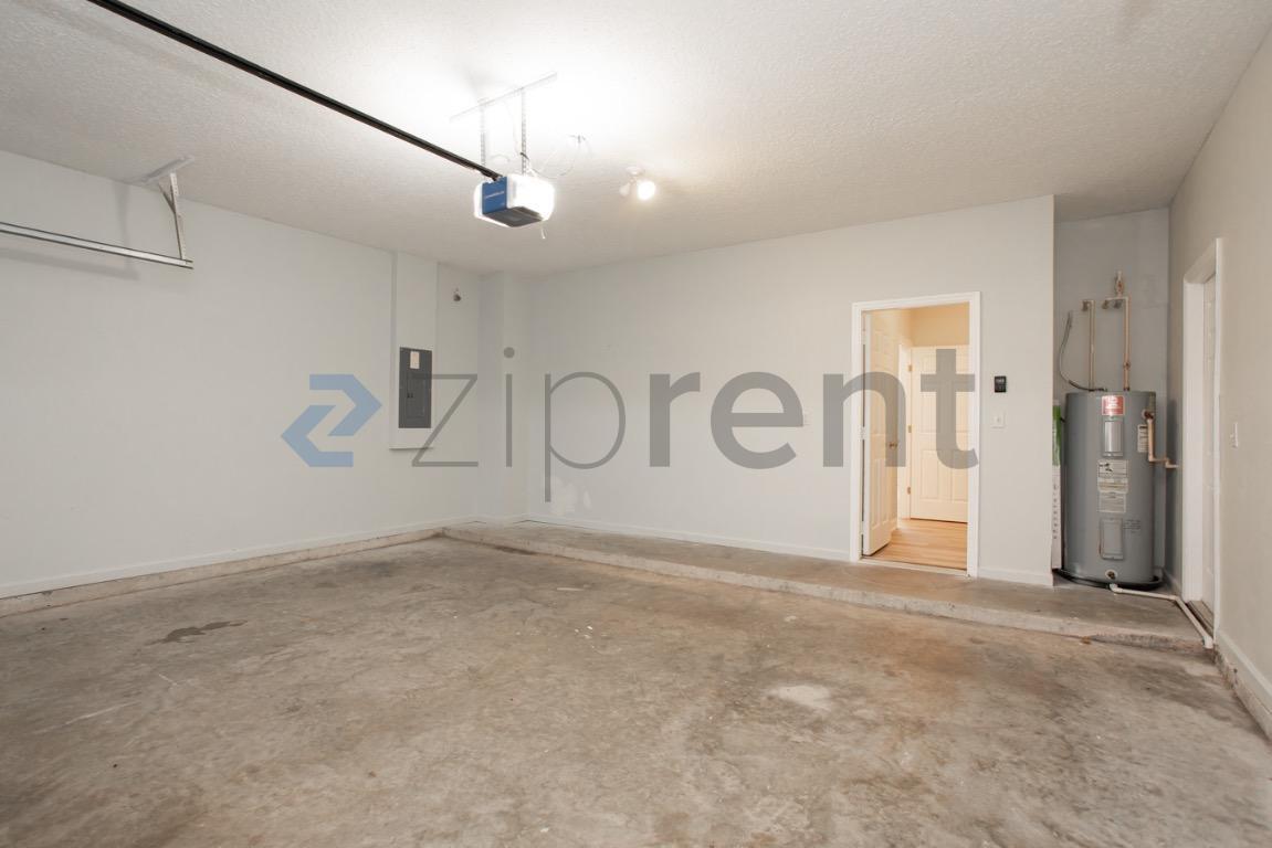 Building Photo - Unit