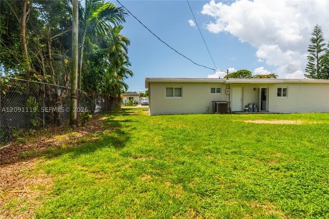 Building Photo - 10825 SW 221st St Rd
