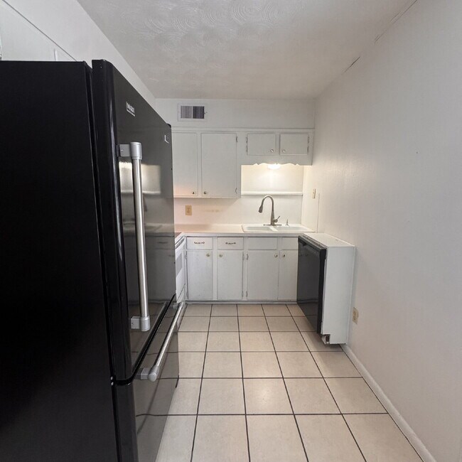 Building Photo - 1700 Sun Ave