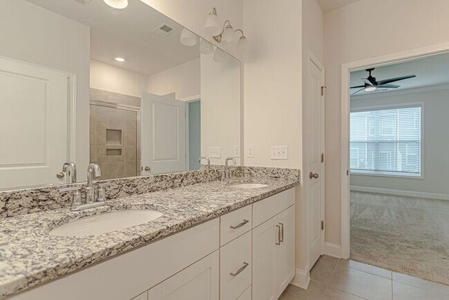 Building Photo - Townhome in Popular Sudduth Farms in Greer...