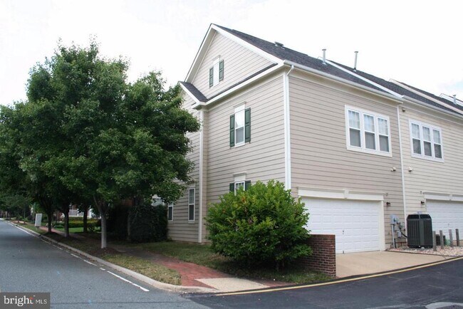 Building Photo - 13800 Custis Square