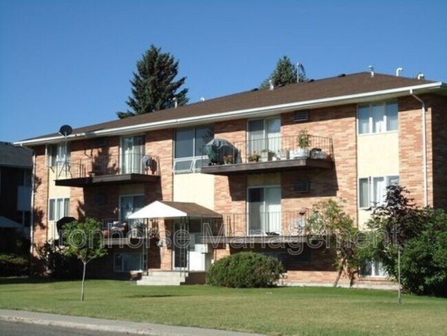 Primary Photo - 805 W Villard St