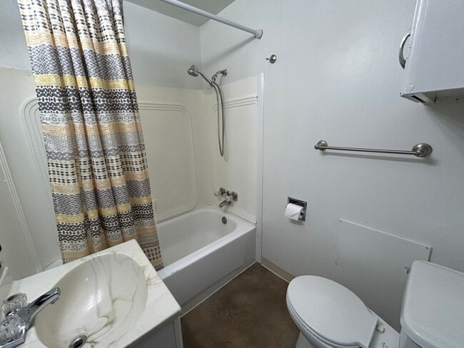 Building Photo - 821 W Main St