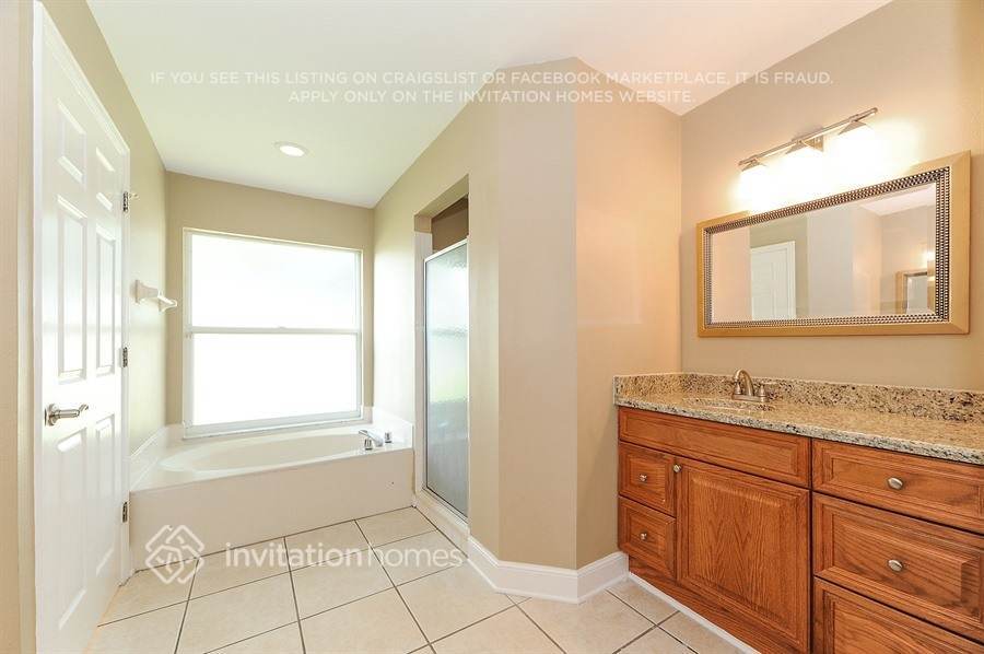 Building Photo - 4526 Windsor Ct E