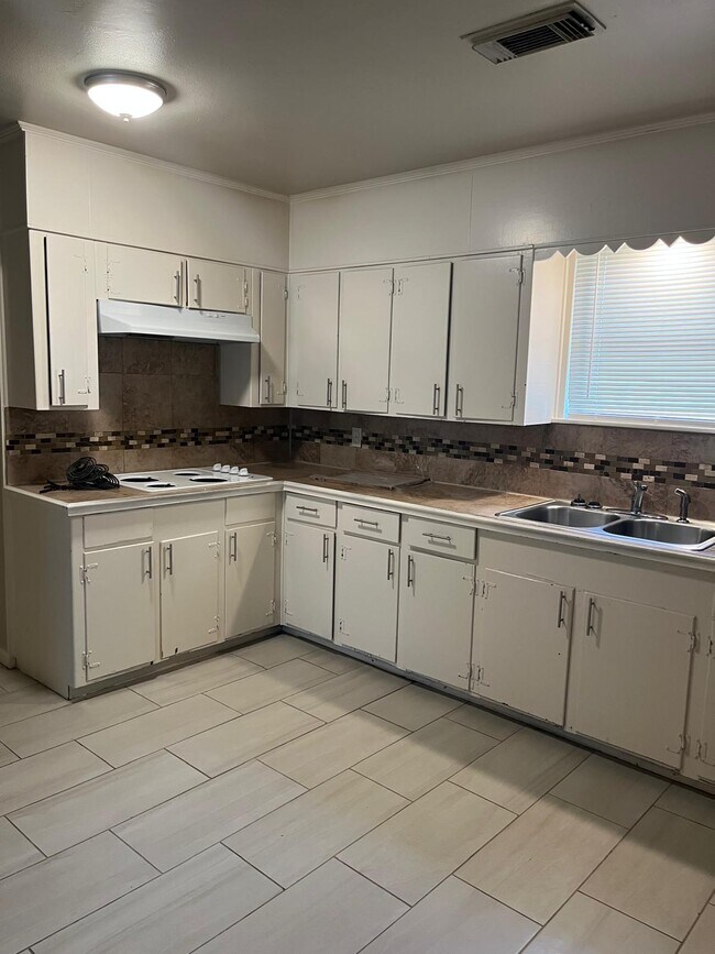 Building Photo - 720S 9th St